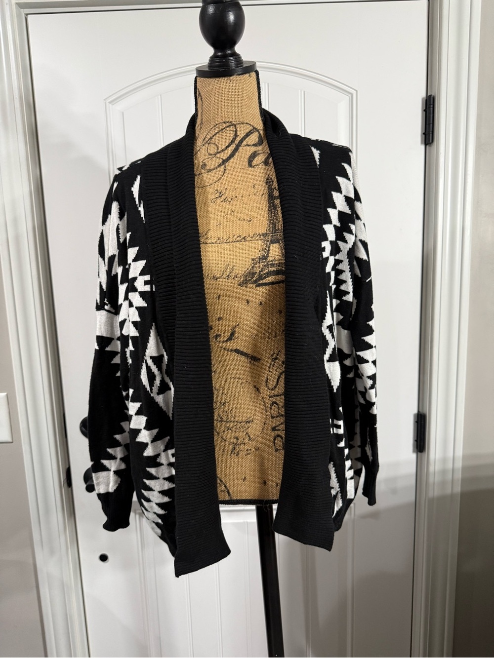 Black & White Geometric Open-Front Sweater Cardigan